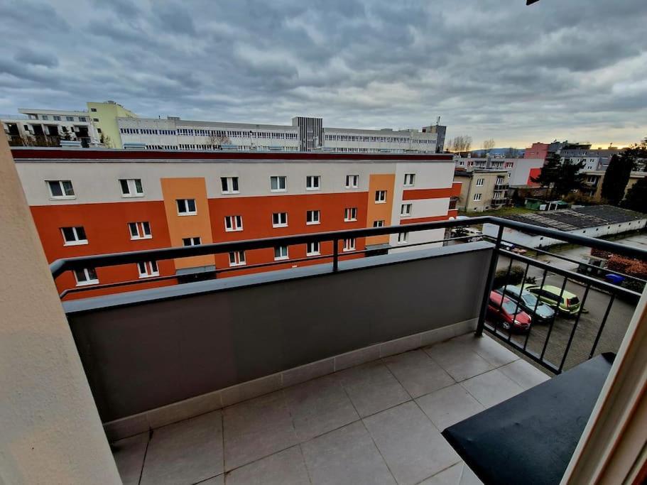 Slnecny Byt V Blizkosti Historickeho Centra Trenčín Exterior foto